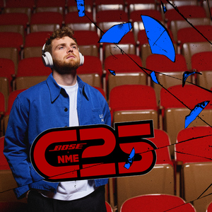 美女的🍌伸到🍑屁股眼里面
